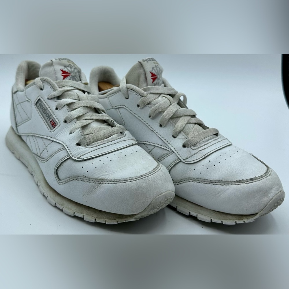 Reebok Classic Sneakers Youth Size 5.5 Athletic Casual White Leather Low Top